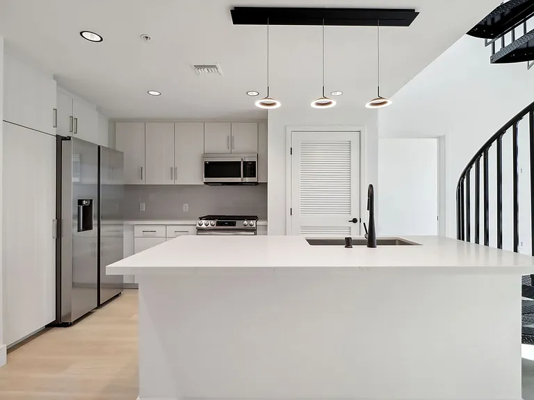 Begonia Place Luxury Apartments — Photo 9