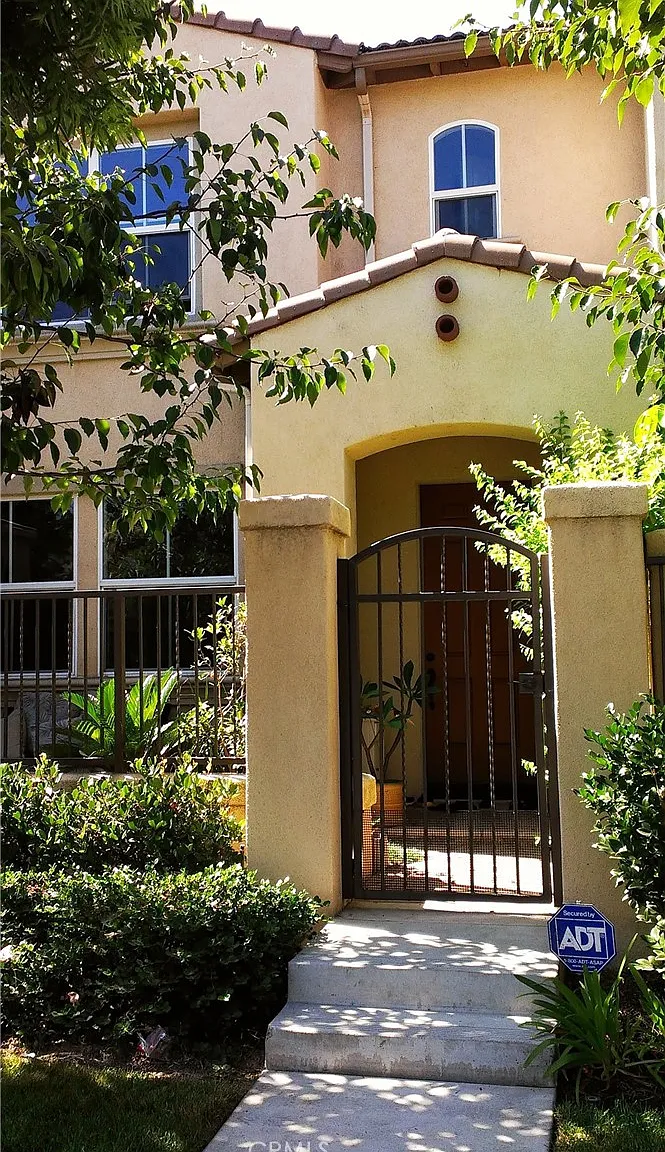 3 bed, 2.5 bath, 1346 sqft, $4,200 — Photo 1