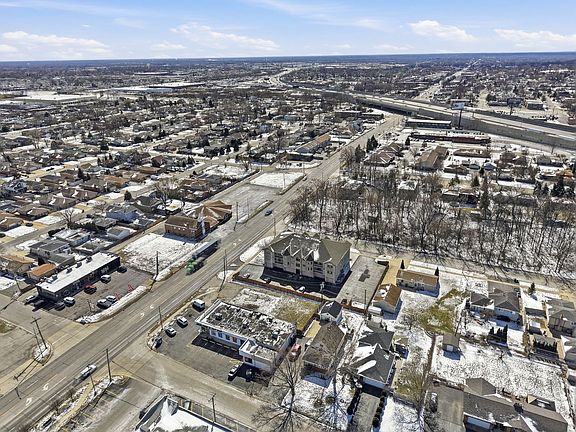 5th image of 8404 S Roberts Rd