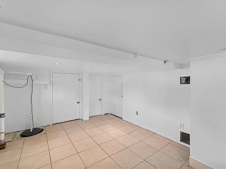 2215 N Wood Ave — Photo 26