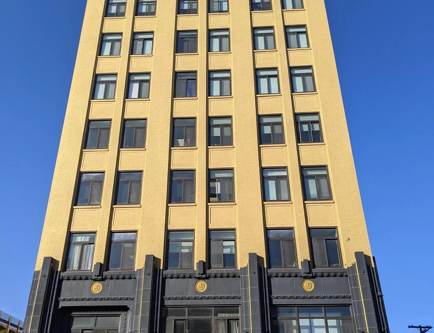 601 Bangs Ave — Photo 1