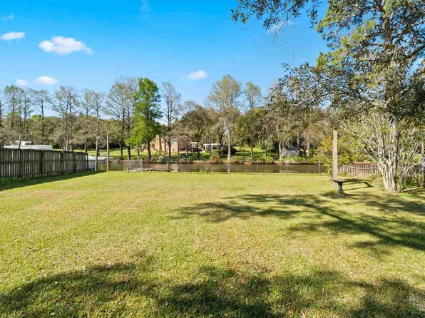 3330 Bayou Dr, Pensacola, FL 32505
