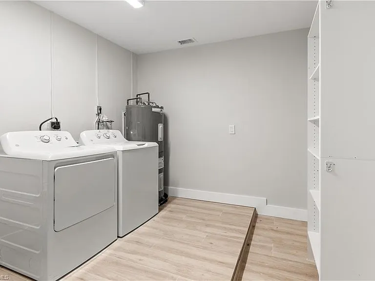 54 Liberty Ln — Photo 21