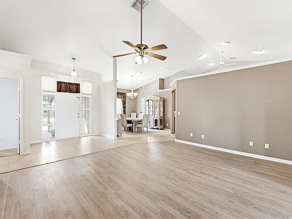 4th image of 716 Charlemagne BLVD