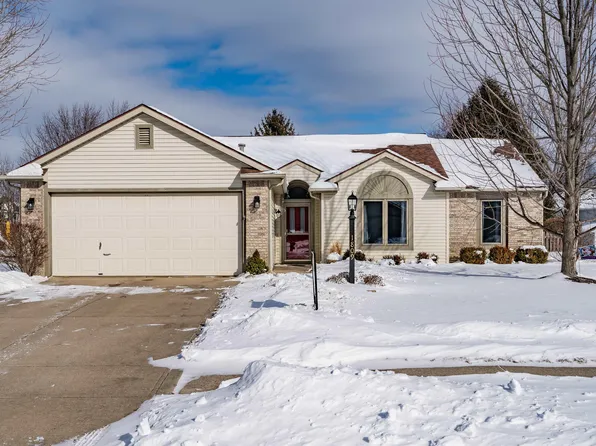 1809 Monet Dr, Fort Wayne, IN 46845