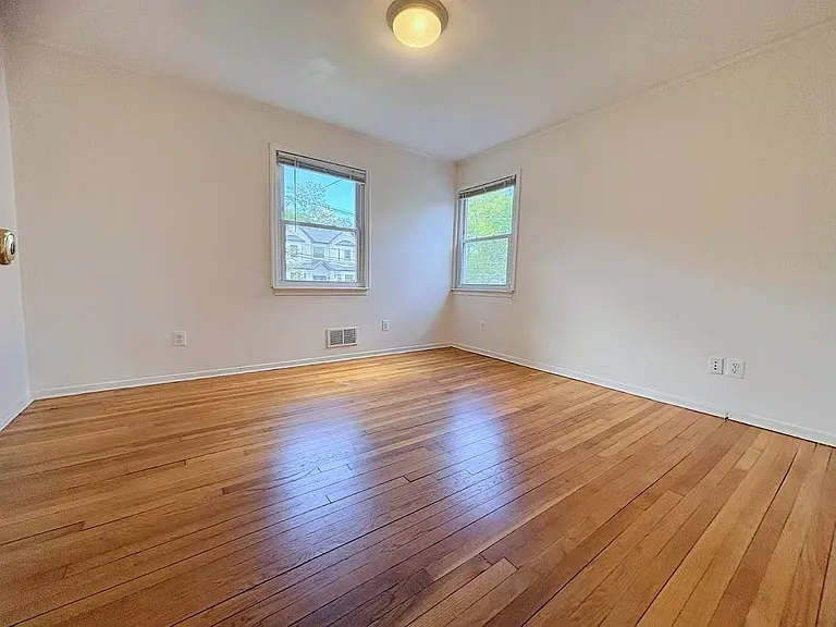 174 N Passaic Ave — Photo 8