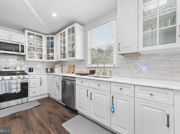 90 W Pitman St, Penns Grove, NJ 08069
