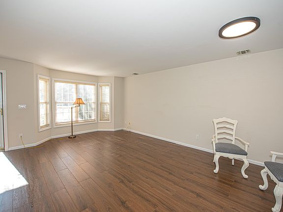 3rd image of 1061 Savoy Dr