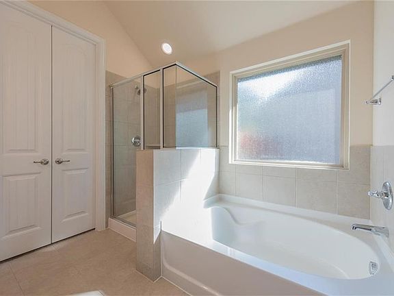 5th image of 4302 Mimosa Dr
