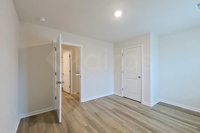 5 bed, 3.0 bath, 2361 sqft, $2,395 — Photo 4
