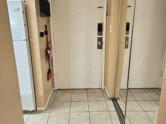 3rd image of 2324 SW Briarwood Plz APT 204F