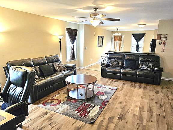 4th image of 709 Elverton Ct
