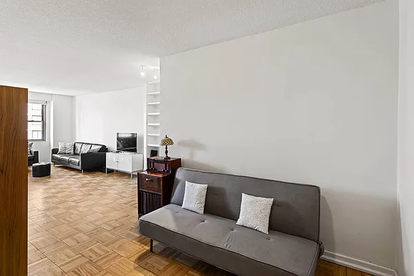 Rented by Compass | media 7