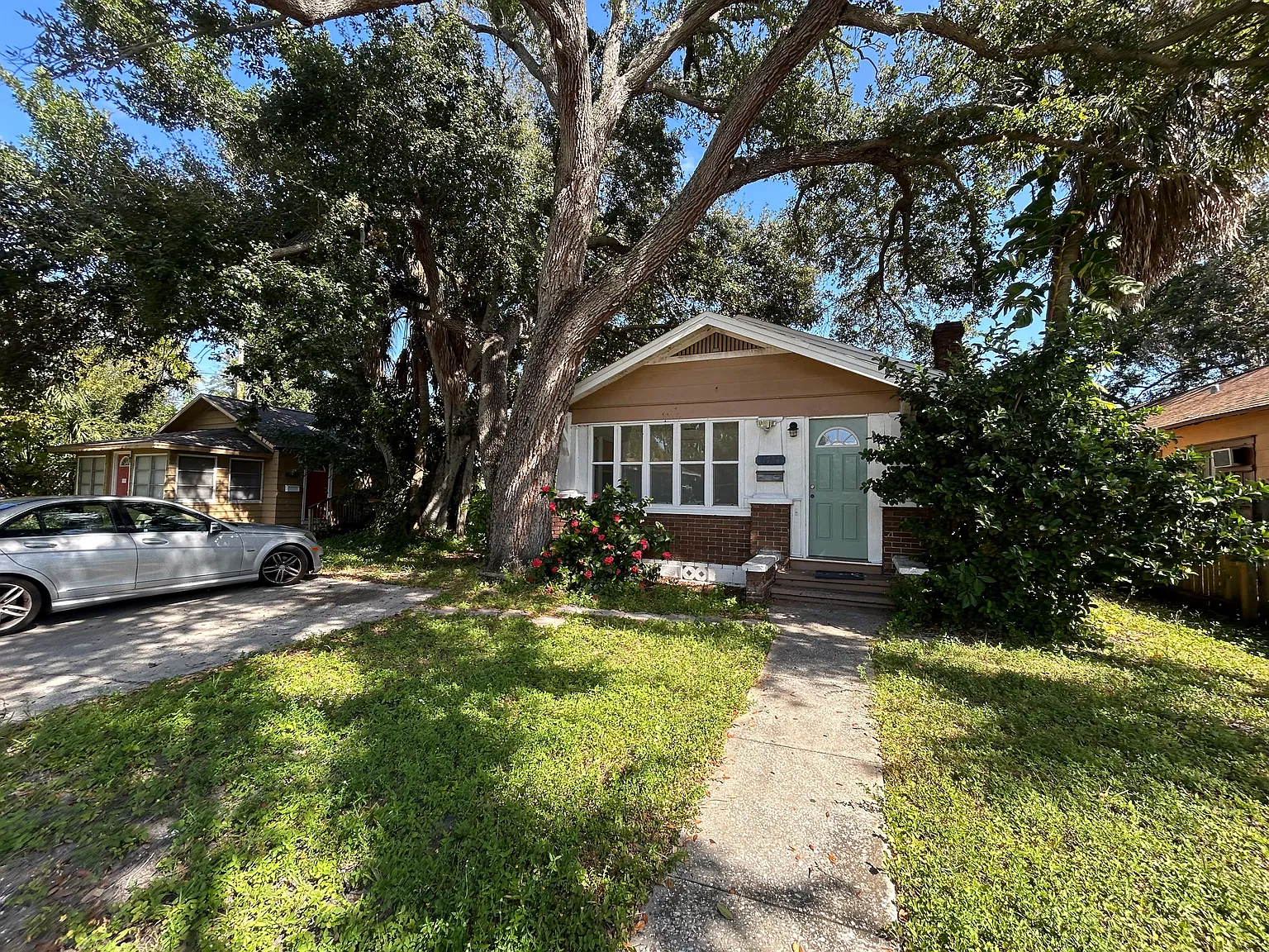 4 bed, 1200 sqft, $2,100 — Photo 1