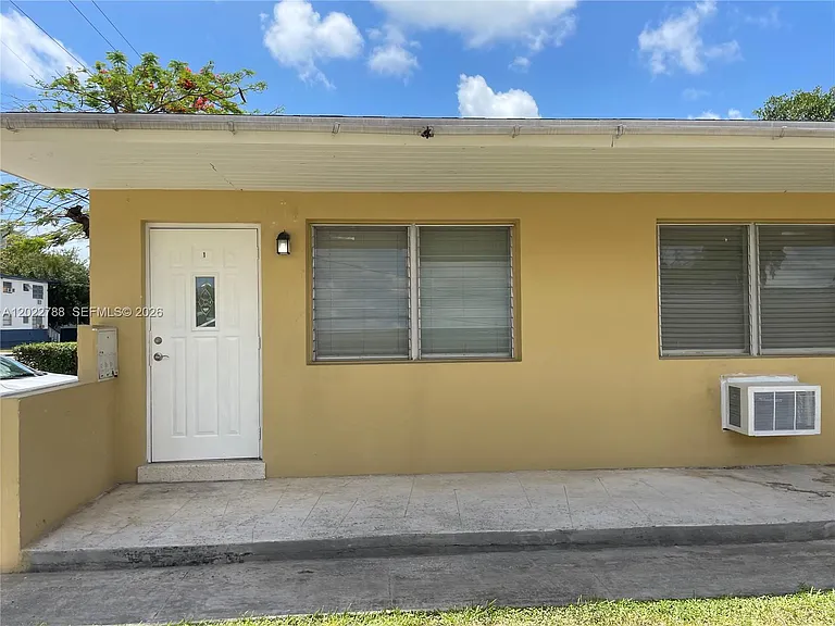 940 SW 4th Ave #1 — Photo 11