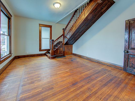 4th image of 129 1st St