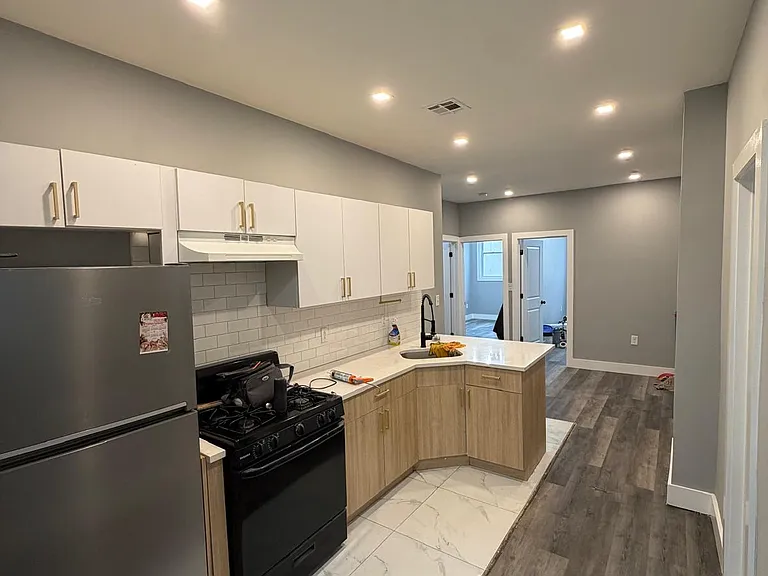235 2nd St #2 — Photo 1