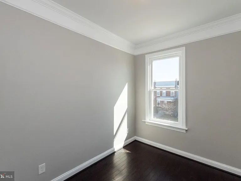 465 Luray Pl NW — Photo 9