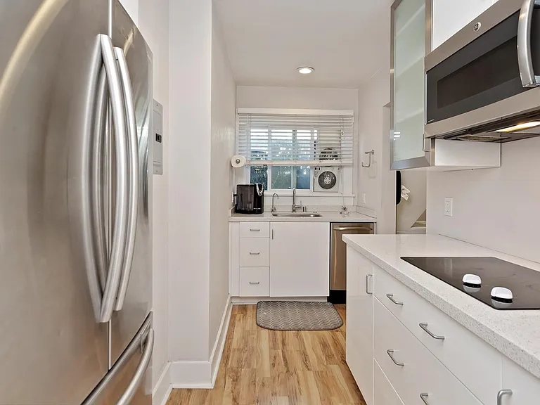 1250 Essex St — Photo 9