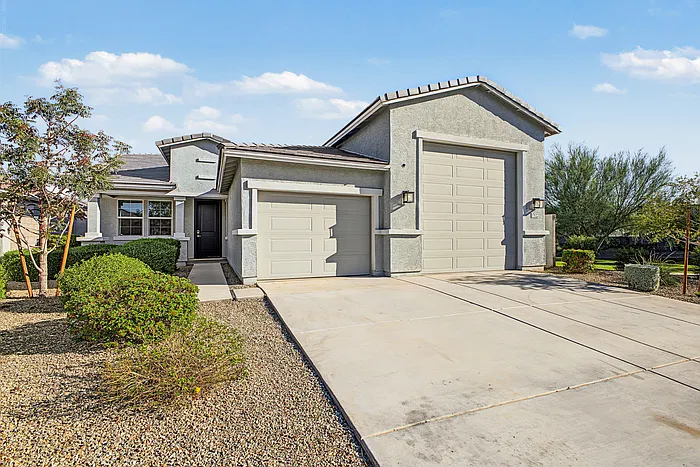 3 bed, 2.0 bath, 2051 sqft, $2,700 — Photo 4