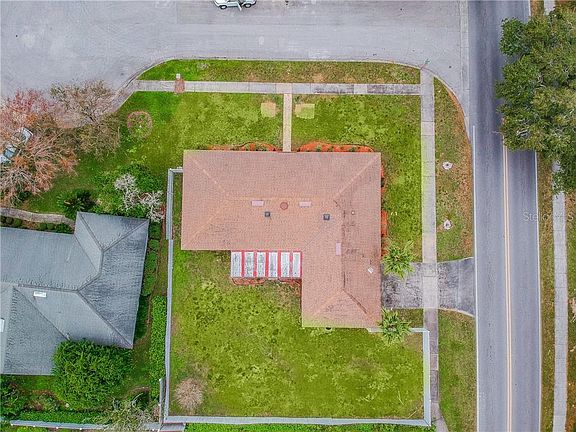 2nd image of 3117 Lakemar Ln