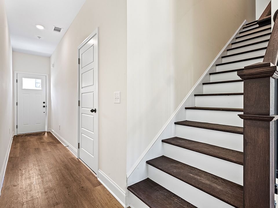 1st image of 252 Starr Cir