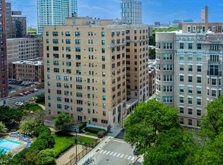 1755 E 55th St APT 901, Chicago, IL 60615