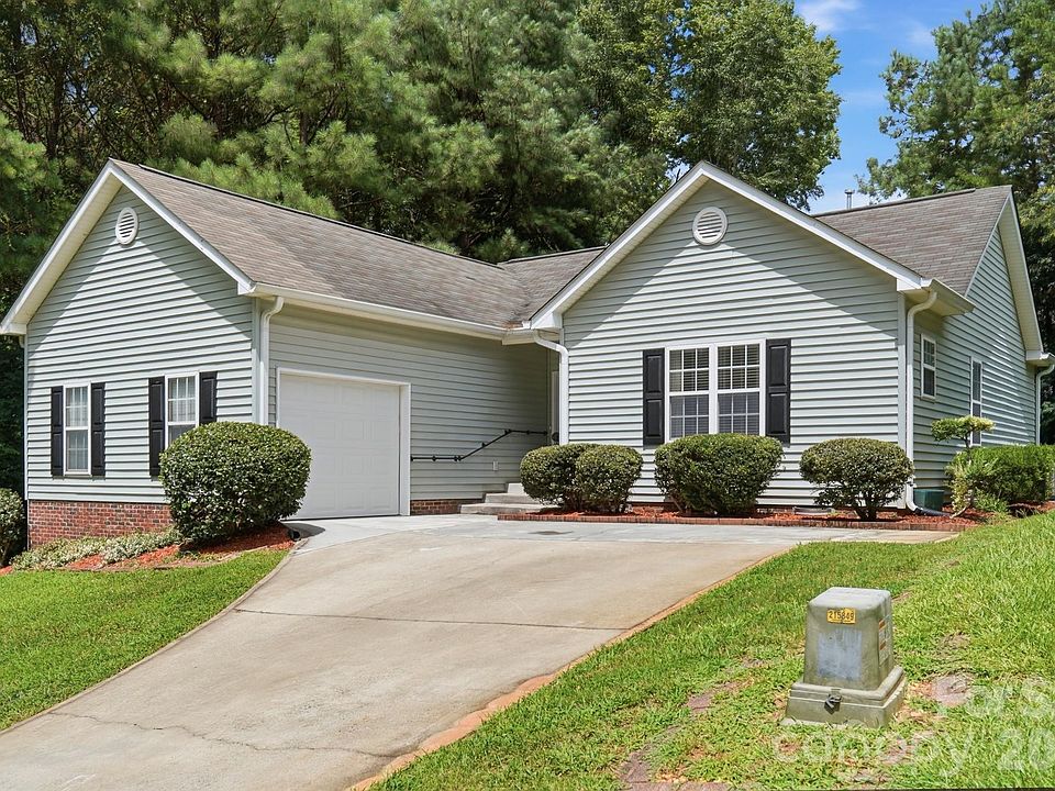 1st image of 676 Continental Dr