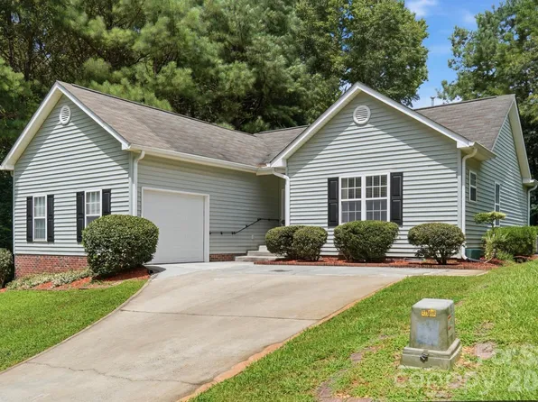 676 Continental Dr, Concord, NC 28025