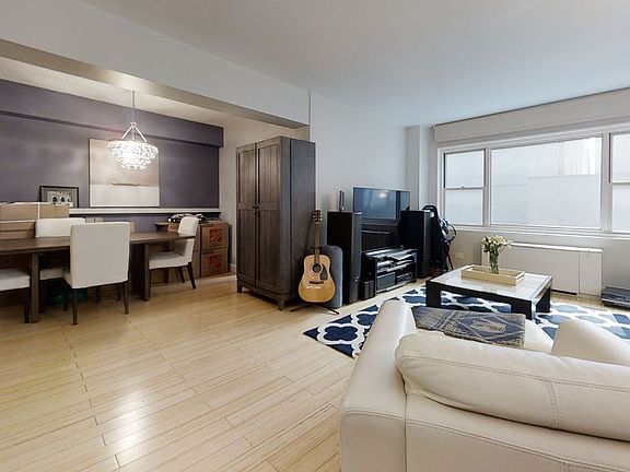 3rd image of 100 W 57th St #3R
