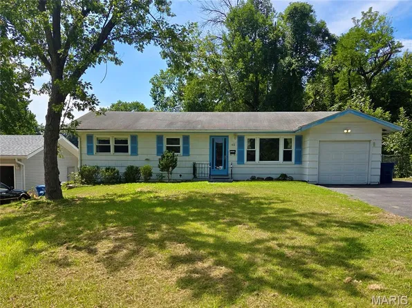 62 Bayview Ct, Saint Louis, MO 63135
