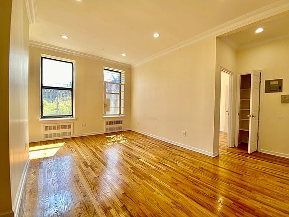 3rd image of 225 W 121st St #3A