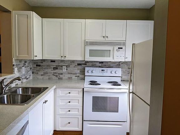 3rd image of 5871 Blendon Place Dr #6C