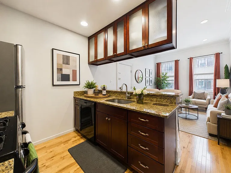 719 S 16th St #1F — Photo 12