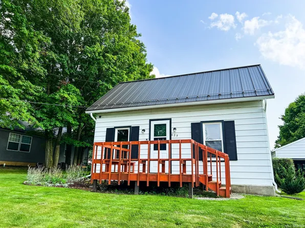425 Front St, Rome City, IN 46784