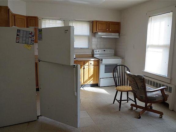 5th image of 35 Bushnell Ave