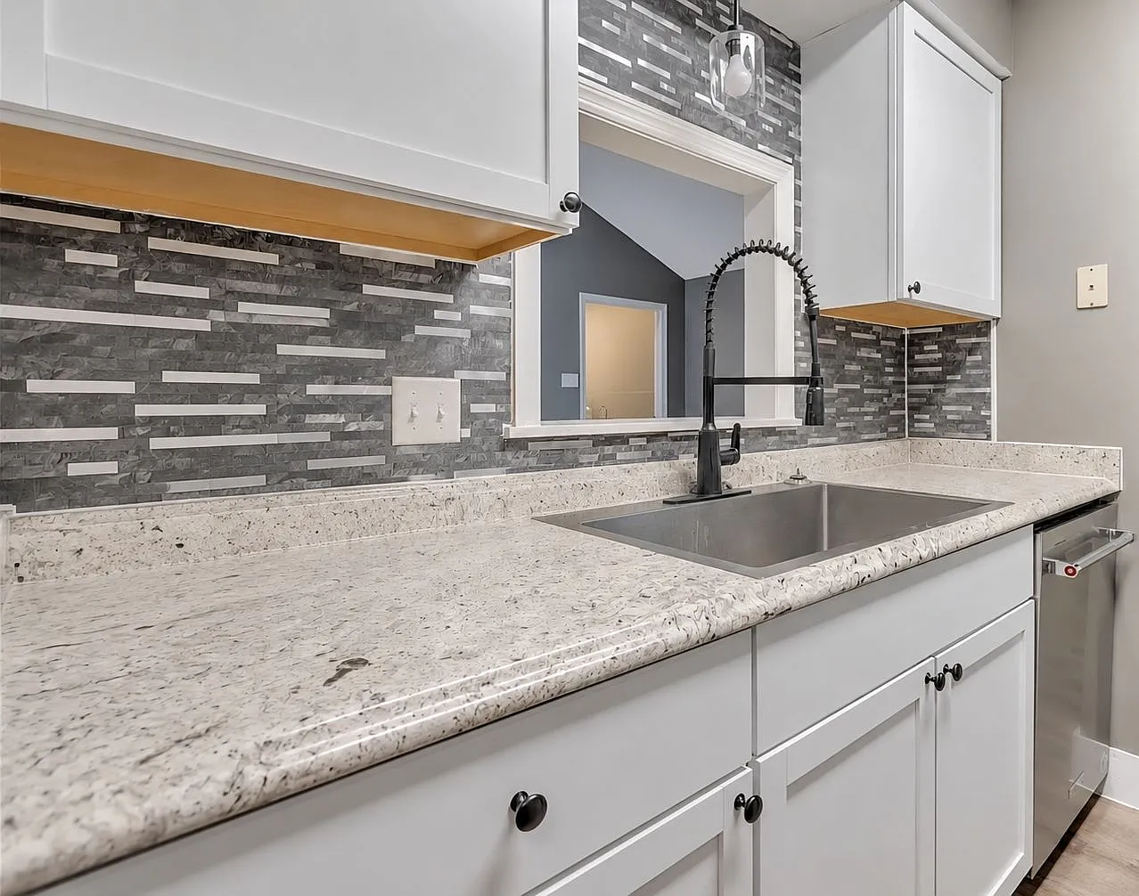3 bed, 1345 sqft, $2,850 — Photo 4