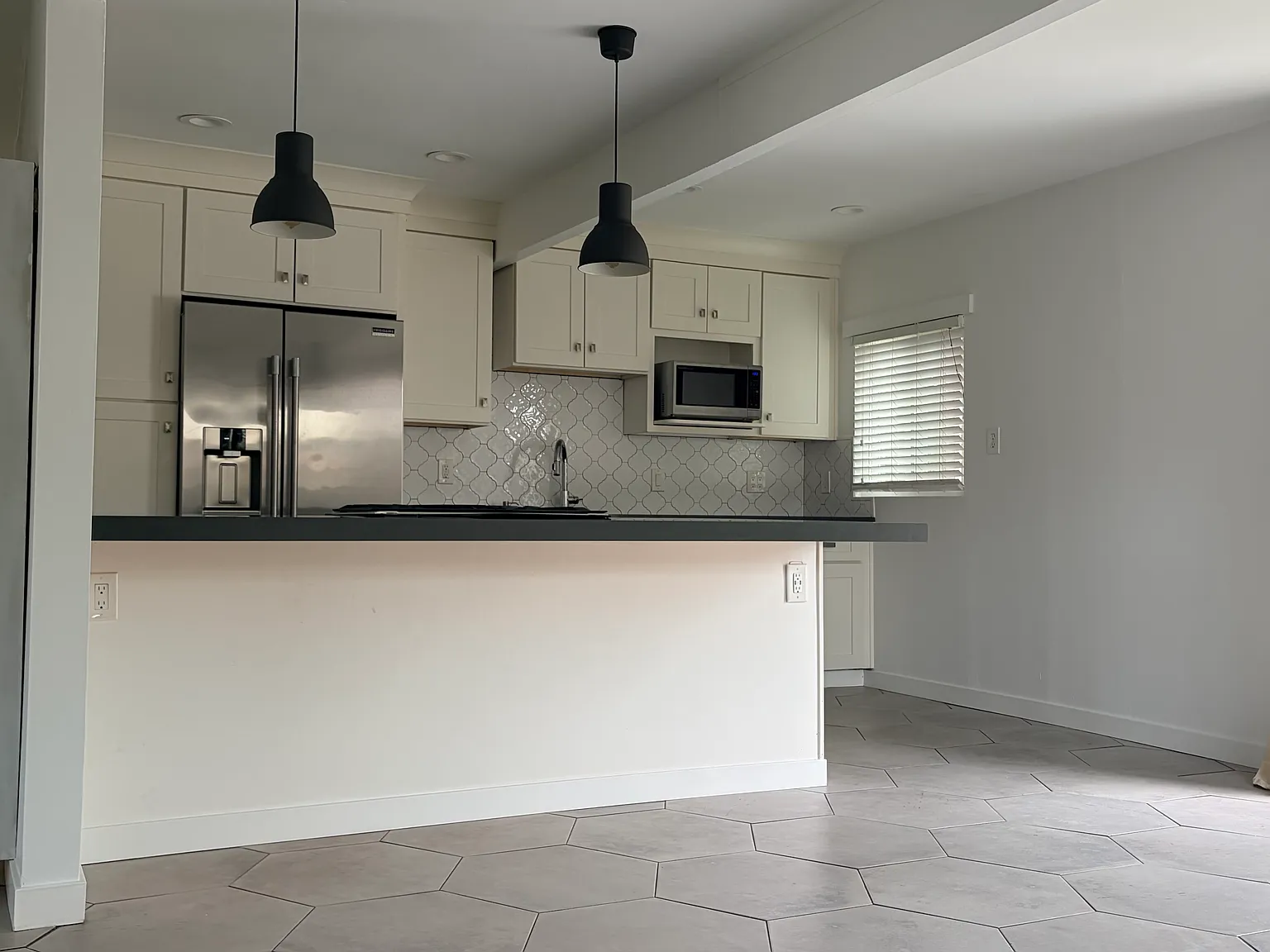 2 bed, 850 sqft, $4,195 — Photo 2
