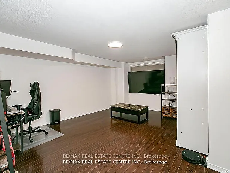 3985 Eglinton Ave W #8 — Photo 6