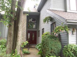 6 Woodcliff Ter, Fairport, NY 14450