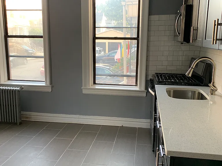 141 Duncan Ave #A4 — Photo 2