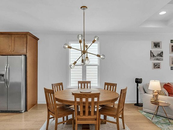 5th image of 1822 Seven Pines Ln