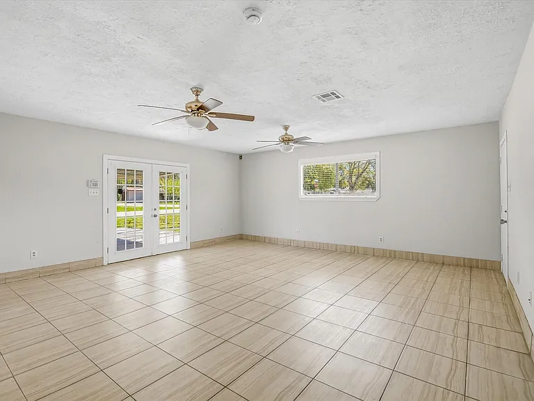 501 Ladd St — Photo 8