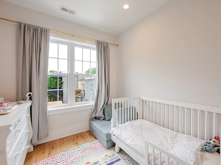 1107 7th St NE — Photo 33
