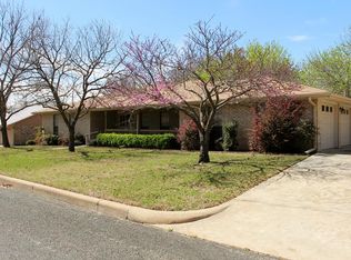 215 W Driftwood Dr, Fredericksburg, TX 78624