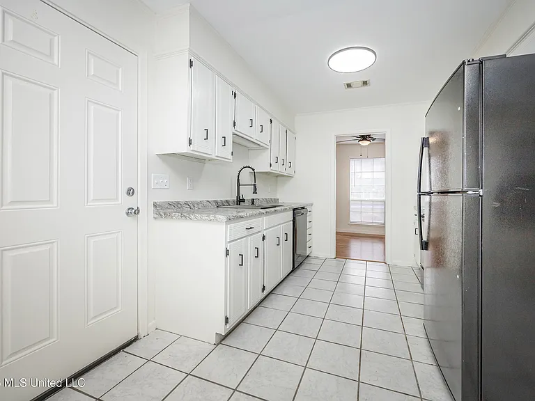 1213 King Henry Dr — Photo 21