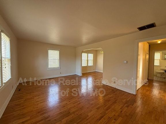 3rd image of 1316 S Maryland Ave