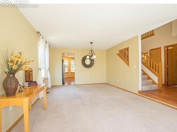 Spacious living/dining room