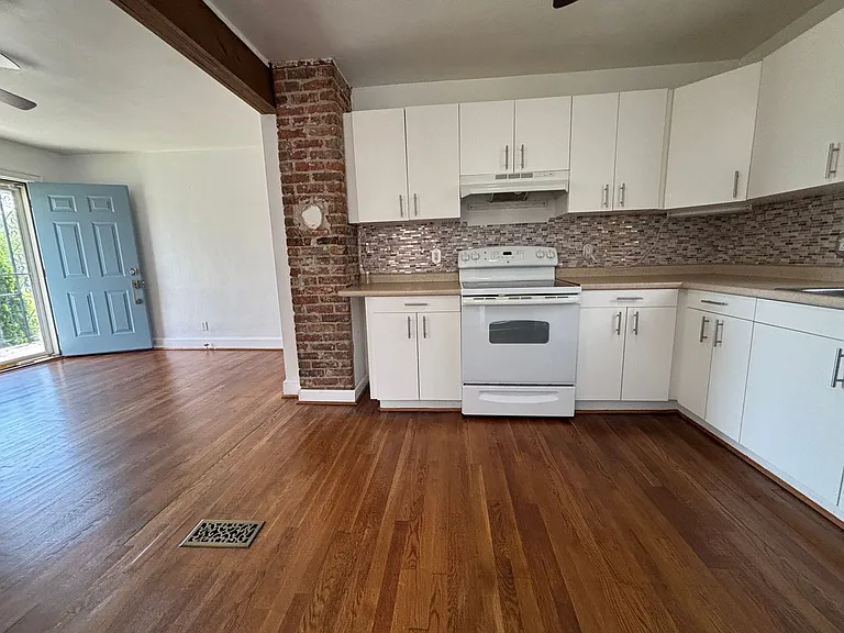 950 Morgan Ave SE — Photo 8