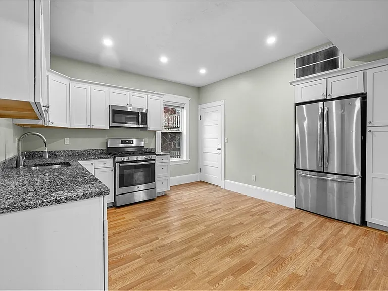 25 Howes St #3 — Photo 1